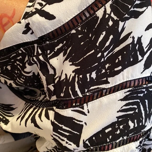 NEW BLACK AND WHITE PALM LEAF DESIGN MAXI HALTER DRESS BODICE CUT OUT SIZE MED - Picture 9 of 11